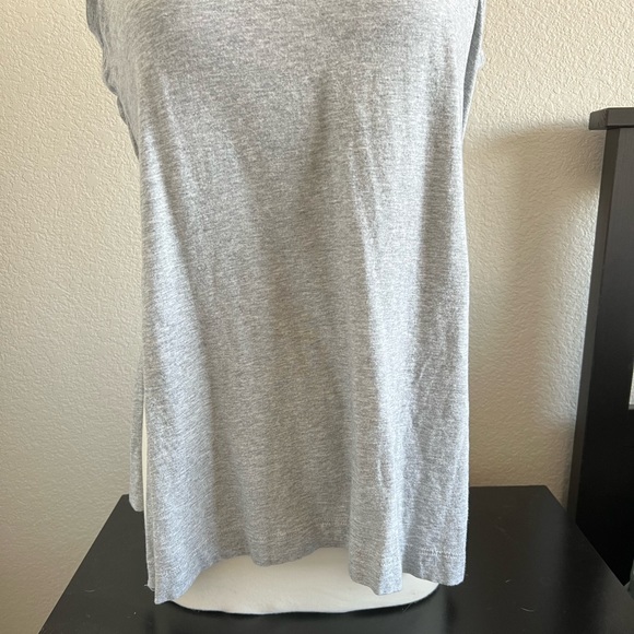 Old Navy maternity workout tank with cut sides - Picture 3 of 8